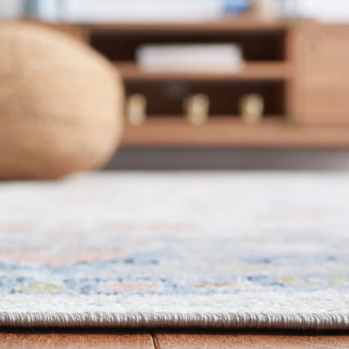 Safavieh Bayside 4'-0" x 6'-0" Rug in Beige / Blue