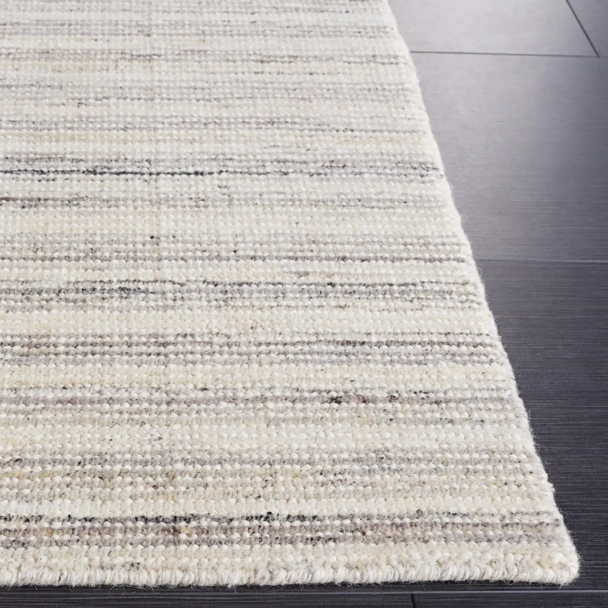 Safavieh Mirage 4'-0" x 6'-0" Rug in Ivory / Grey