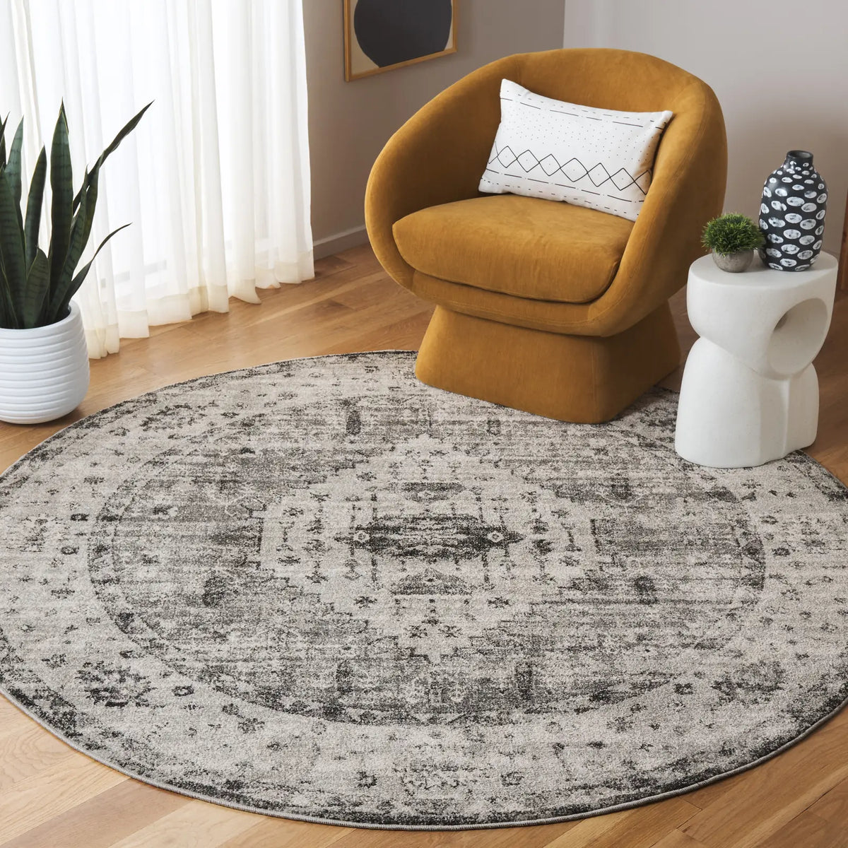 Safavieh Vintage Tabriz 6'-7" x 6'-7" Rug in Grey / Charcoal