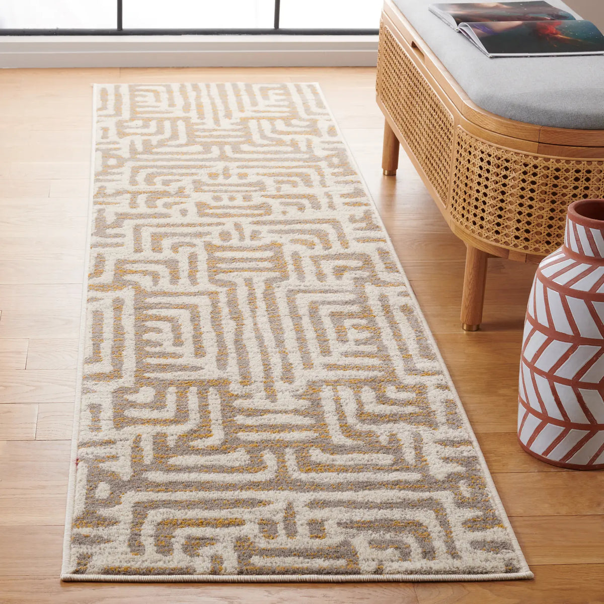 Safavieh Amsterdam 2'-3" x 8'-0" Rug in Ivory / Mauve