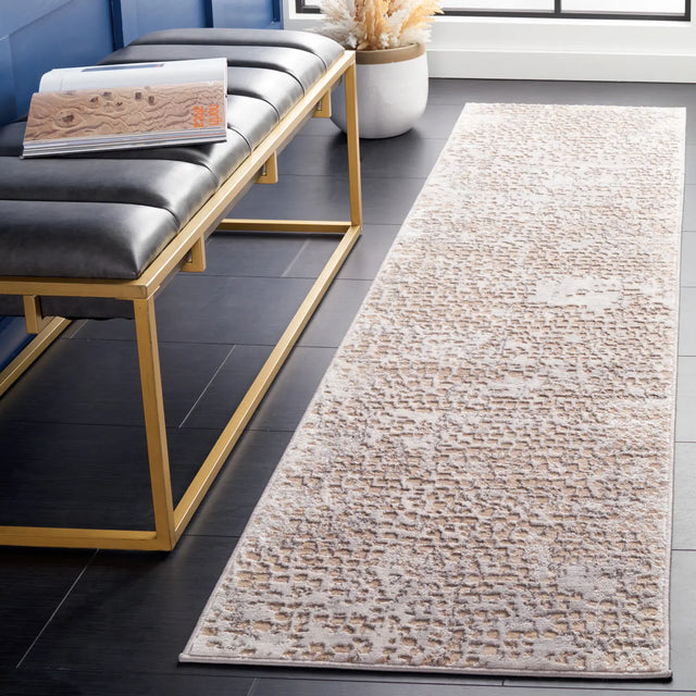 Safavieh Amelia 2'-0" x 8'-0" Rug in Beige / Grey