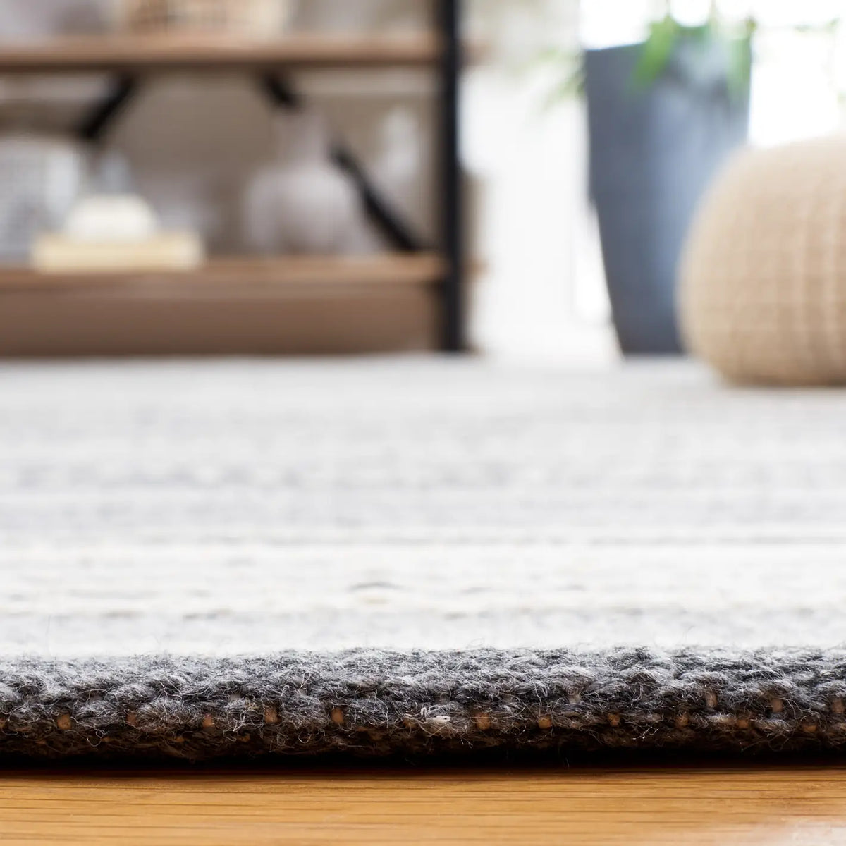 Safavieh Striped Kilim 4'-0" x 6'-0" Rug in Charcoal / Ivory