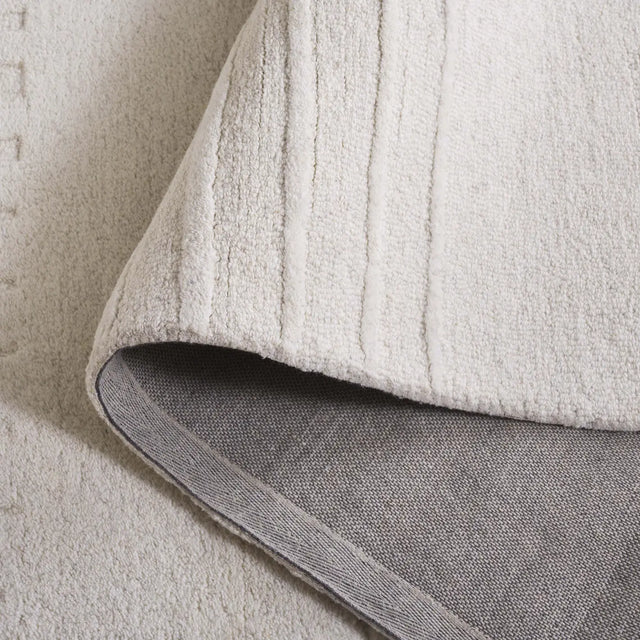 Safavieh Ebony 4'-0" x 6'-0" Rug in Ivory
