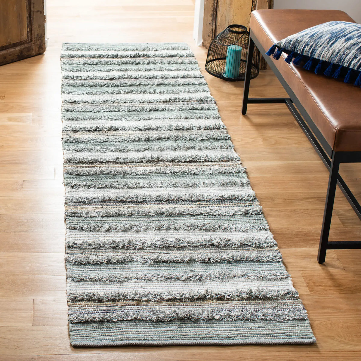 Safavieh Montauk 2'-3" x 8'-0" Rug in Grey / Multi