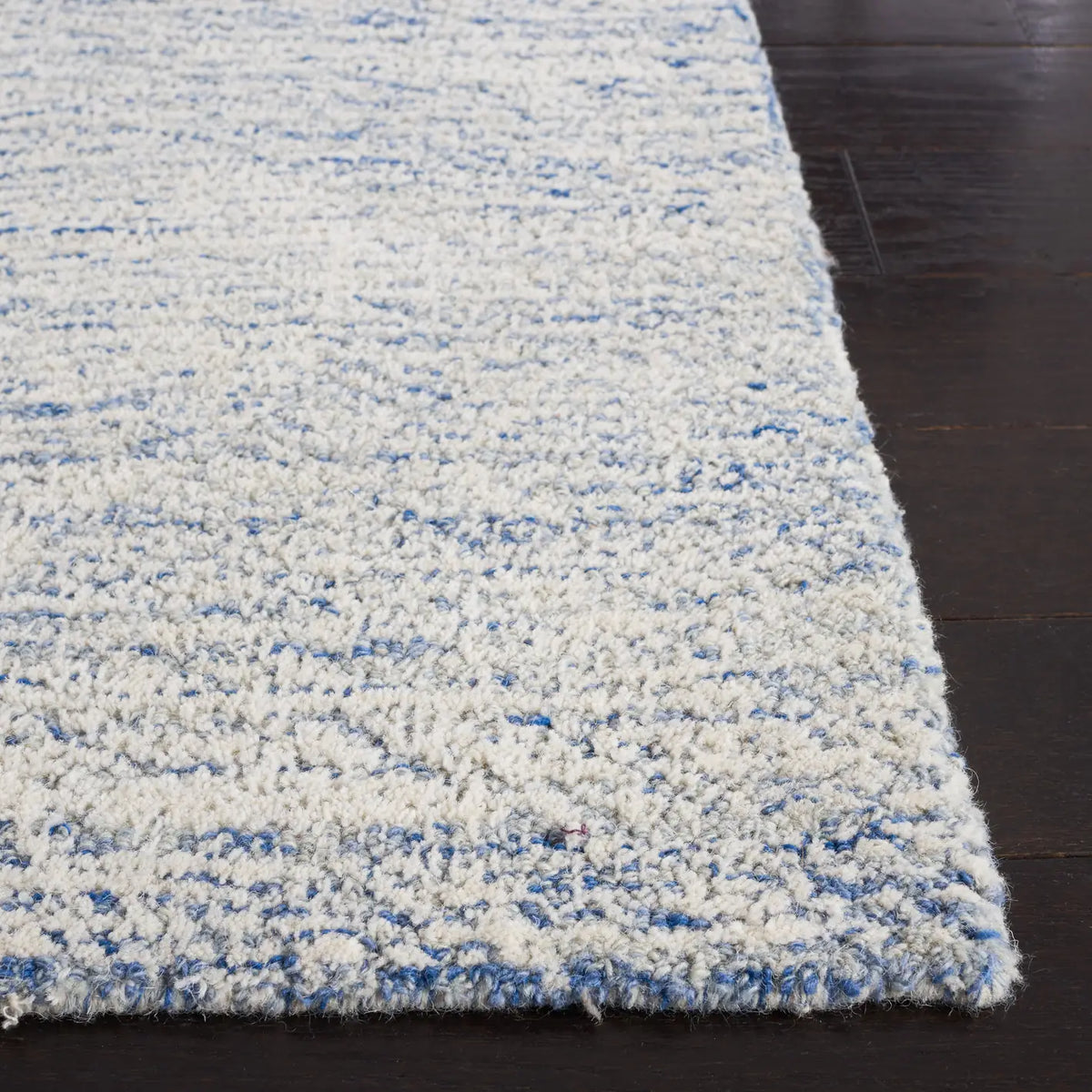 Safavieh Metro 4'-0" x 6'-0" Rug in Blue / Ivory