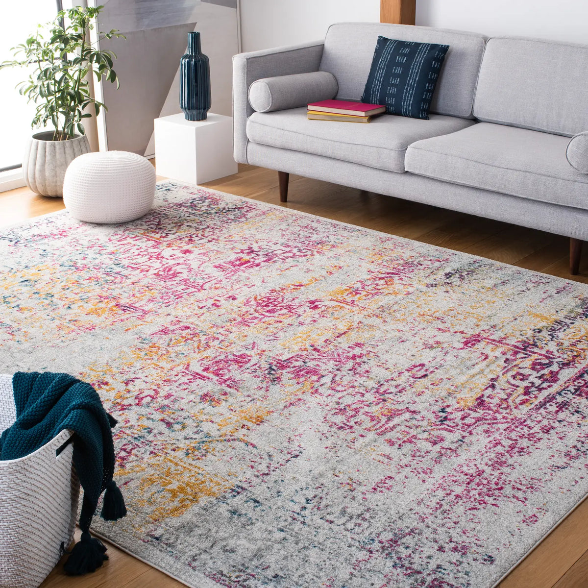 Safavieh Evoke 10'-0" x 14'-0" Rug in Ivory / Fuchsia
