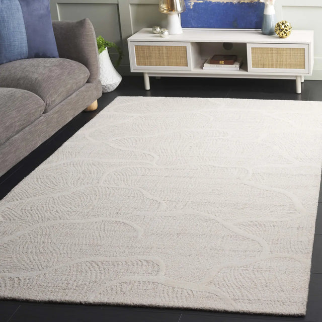 Safavieh Pine 4'-0" x 6'-0" Rug in Beige / Ivory