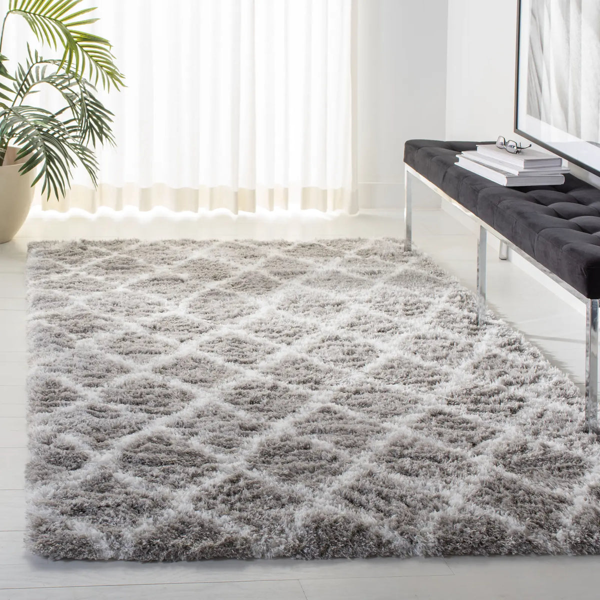 Safavieh Indie Shag 5'-1" x 7'-6" Rug in Grey / Ivory
