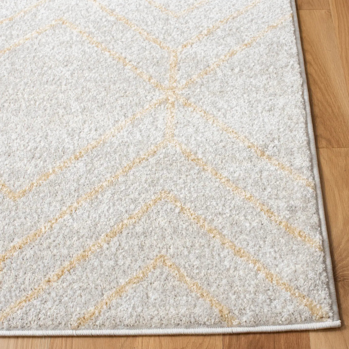 Safavieh Adirondack 4'-0" x 6'-0" Rug in Ivory / Gold