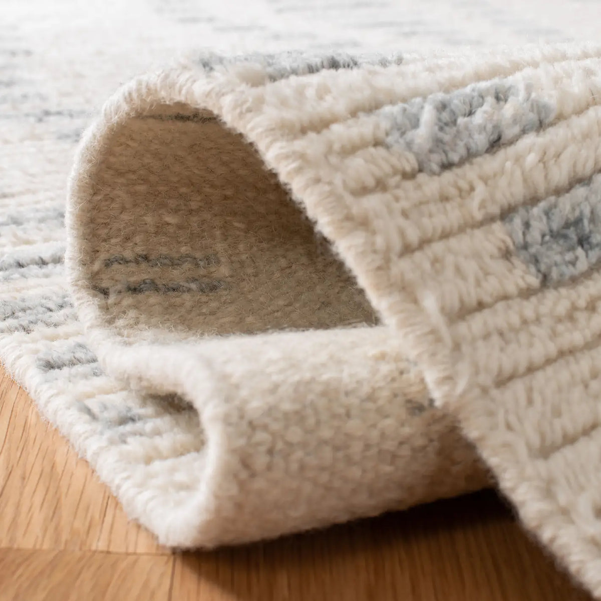 Safavieh Casablanca 5'-0" x 8'-0" Rug in Grey / Ivory