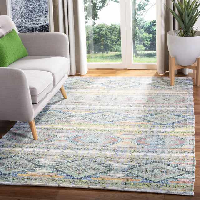 Safavieh Saffron 4'-0" x 6'-0" Rug in Cream / Blue