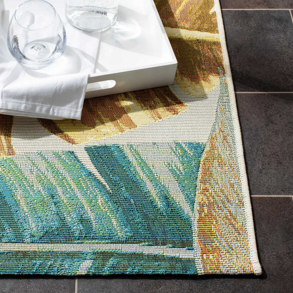 Safavieh Barbados 500 4'-0" x 6'-0" Rug in Gold / Green