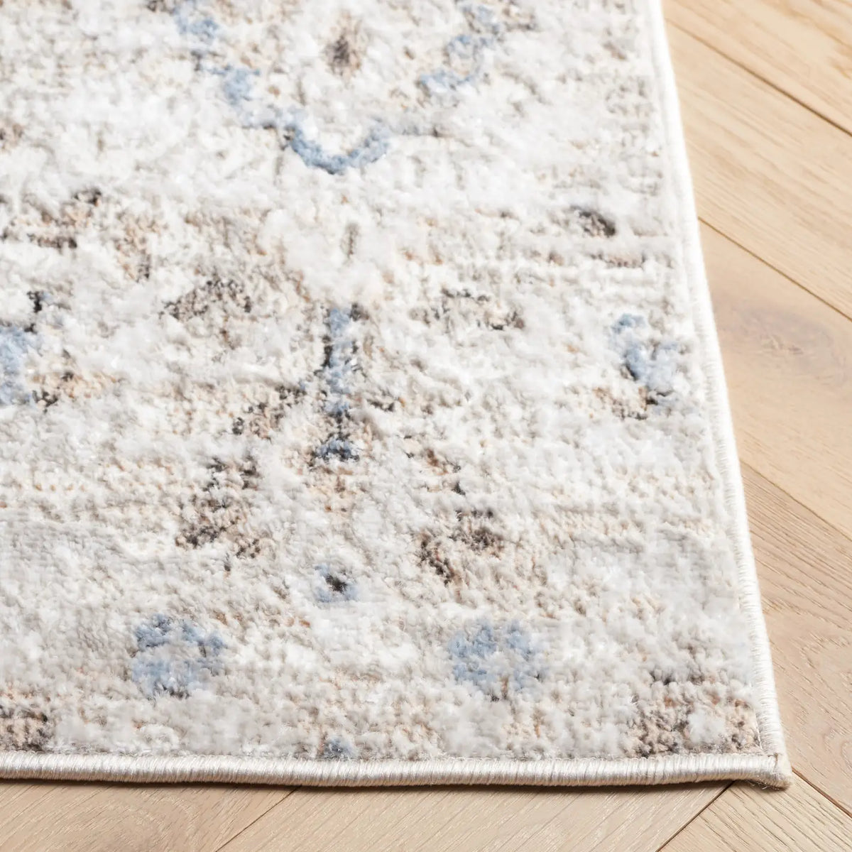 Safavieh Quincy 4'-0" x 6'-0" Rug in Ivory / Light Grey