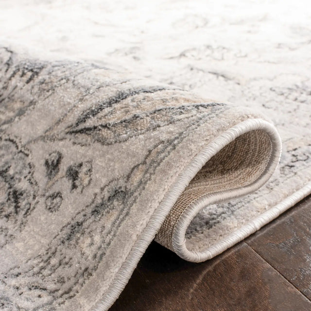 Safavieh Carnegie 4'-0" x 6'-0" Rug in Silver / Grey