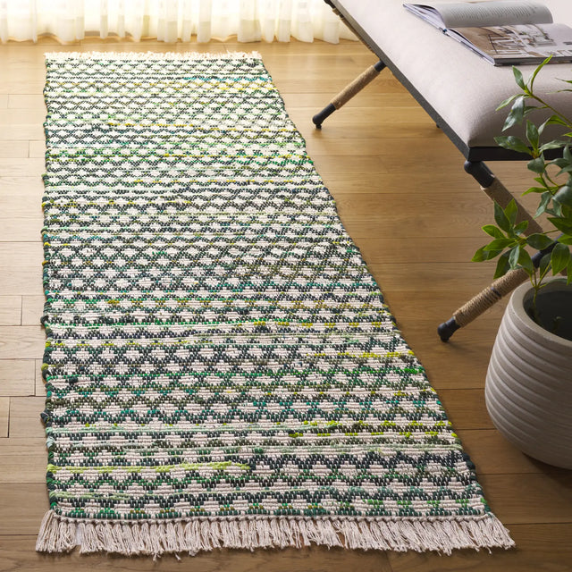 Safavieh Montauk 2'-3" x 8'-0" Rug in Green / Ivory