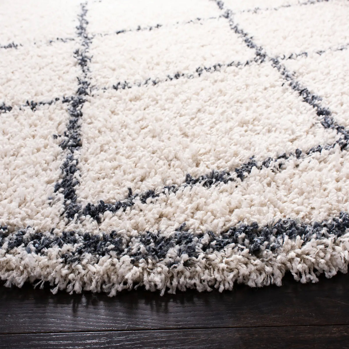 Safavieh Pro Lux Shag 400 6'-7" x 6'-7" Rug in Cream / Blue
