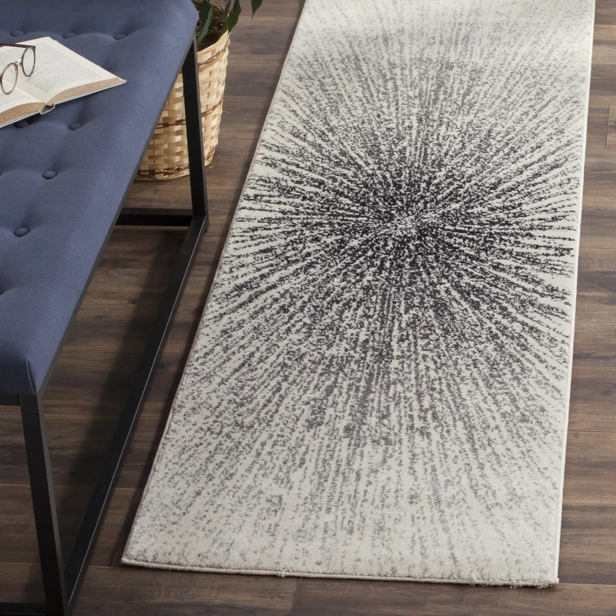 Safavieh Evoke 2'-2" x 11'-0" Rug in Black / Ivory