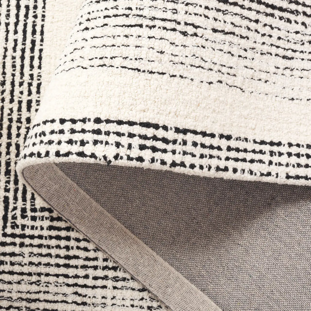 Safavieh Pine 4'-0" x 6'-0" Rug in Black / Ivory