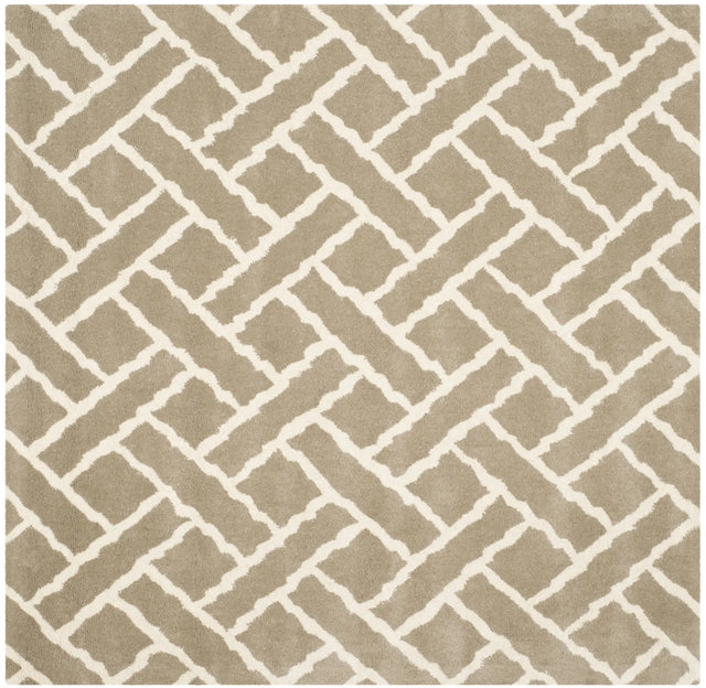 Safavieh Chatham 5'-0" x 5'-0" Rug in Beige / Ivory