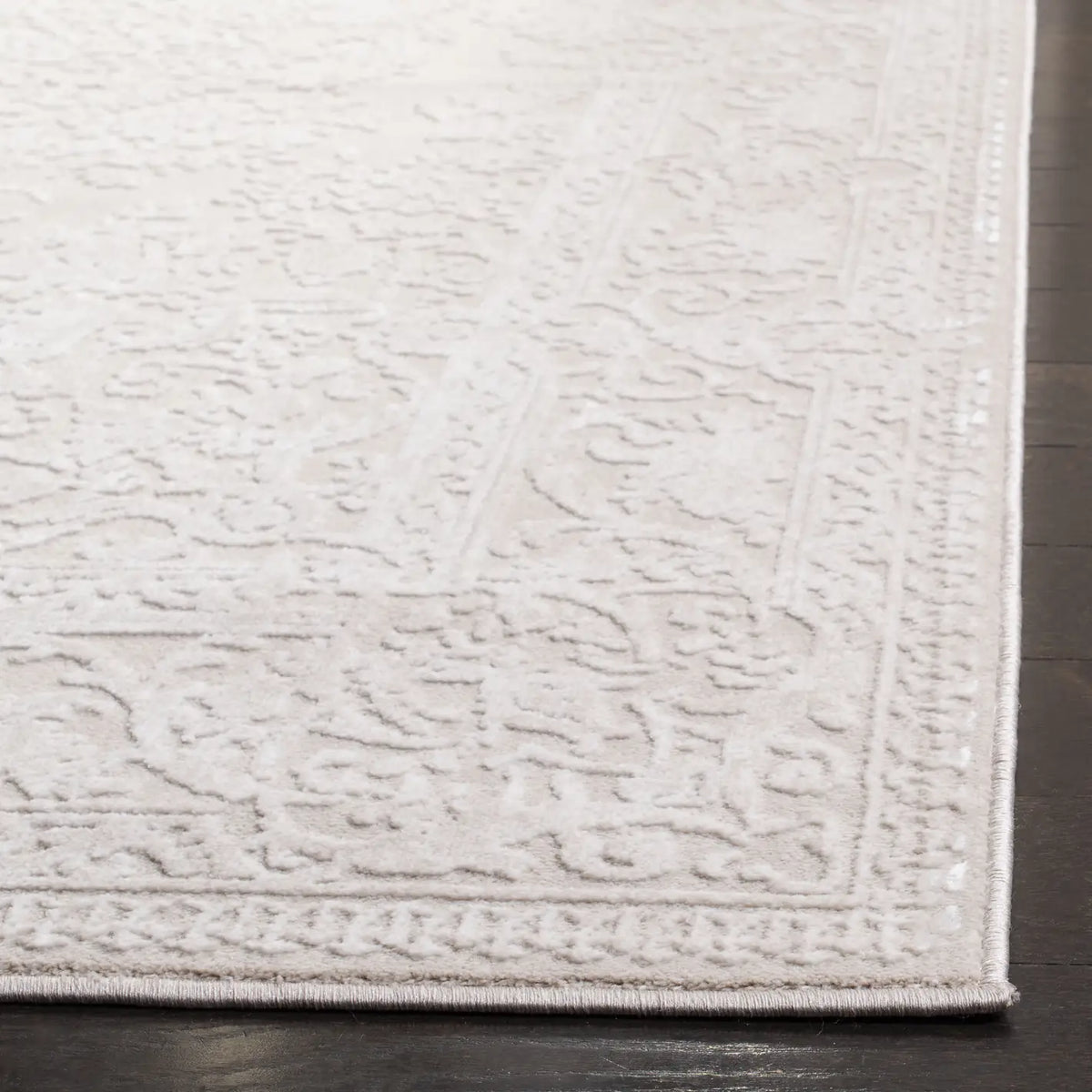 Safavieh Reflection 4'-0" x 6'-0" Rug in Creme / Ivory