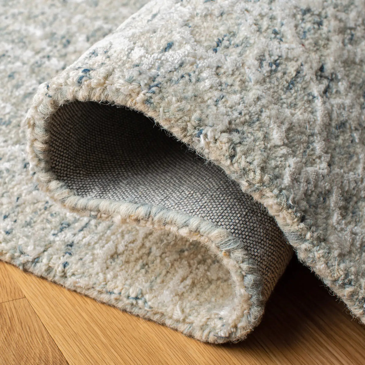 Safavieh Glamour 4'-0" x 6'-0" Rug in Blue / Ivory