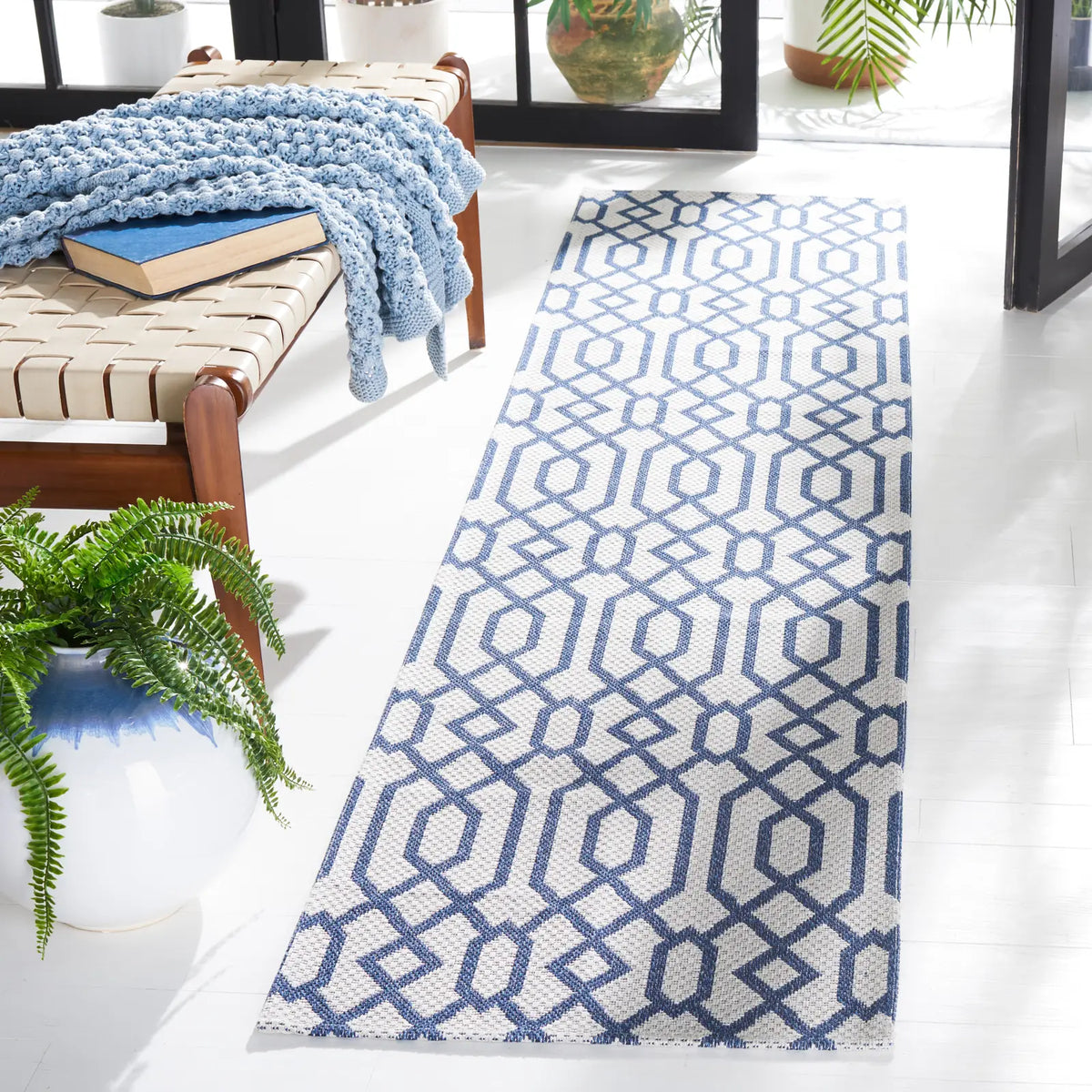 Safavieh Martha Stewart 2'-0" x 8'-0" Rug in Blue / Grey