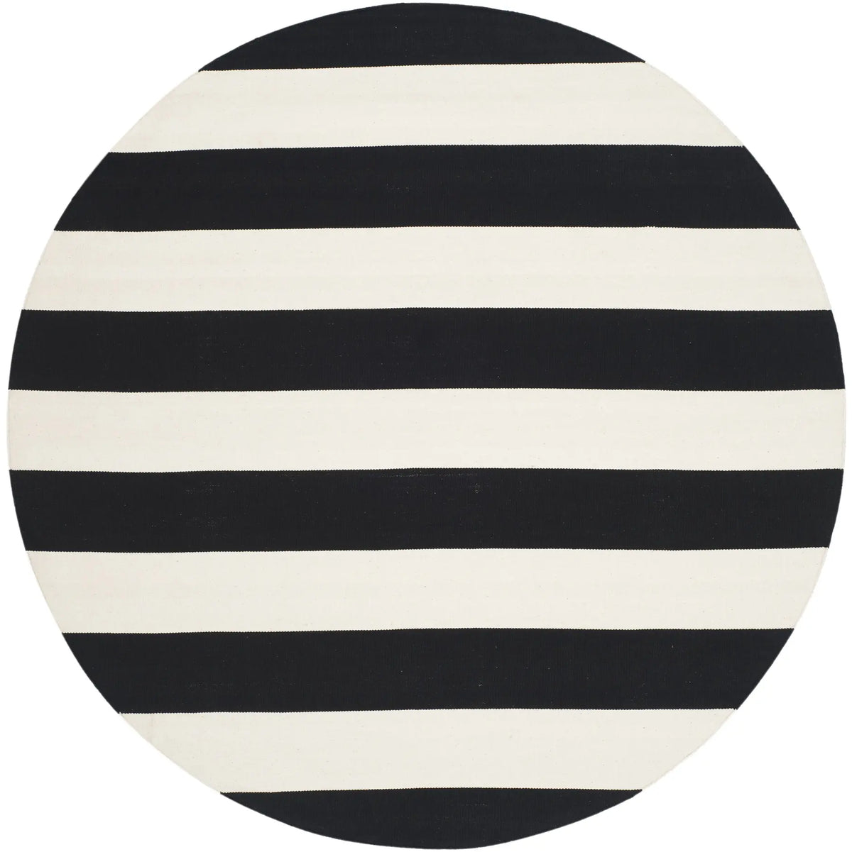 Safavieh Montauk 5'-0" x 5'-0" Rug in Black / Ivory
