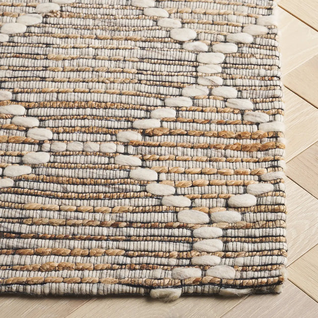 Safavieh Marbella 4'-0" x 6'-0" Rug in Beige / Ivory