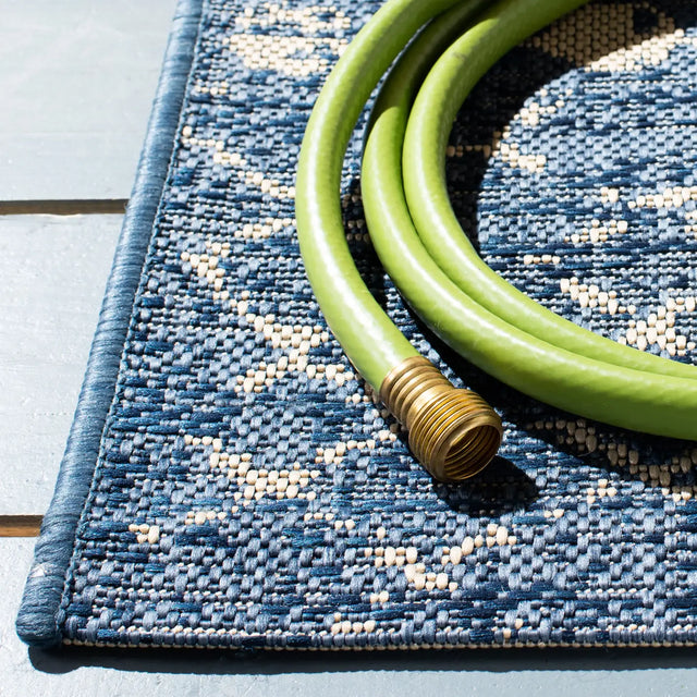 Safavieh Courtyard 4'-0" x 5'-7" Rug in Blue / Ivory