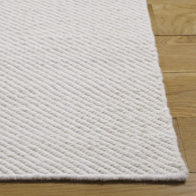 Safavieh Vermont 4'-0" x 6'-0" Rug in Ivory