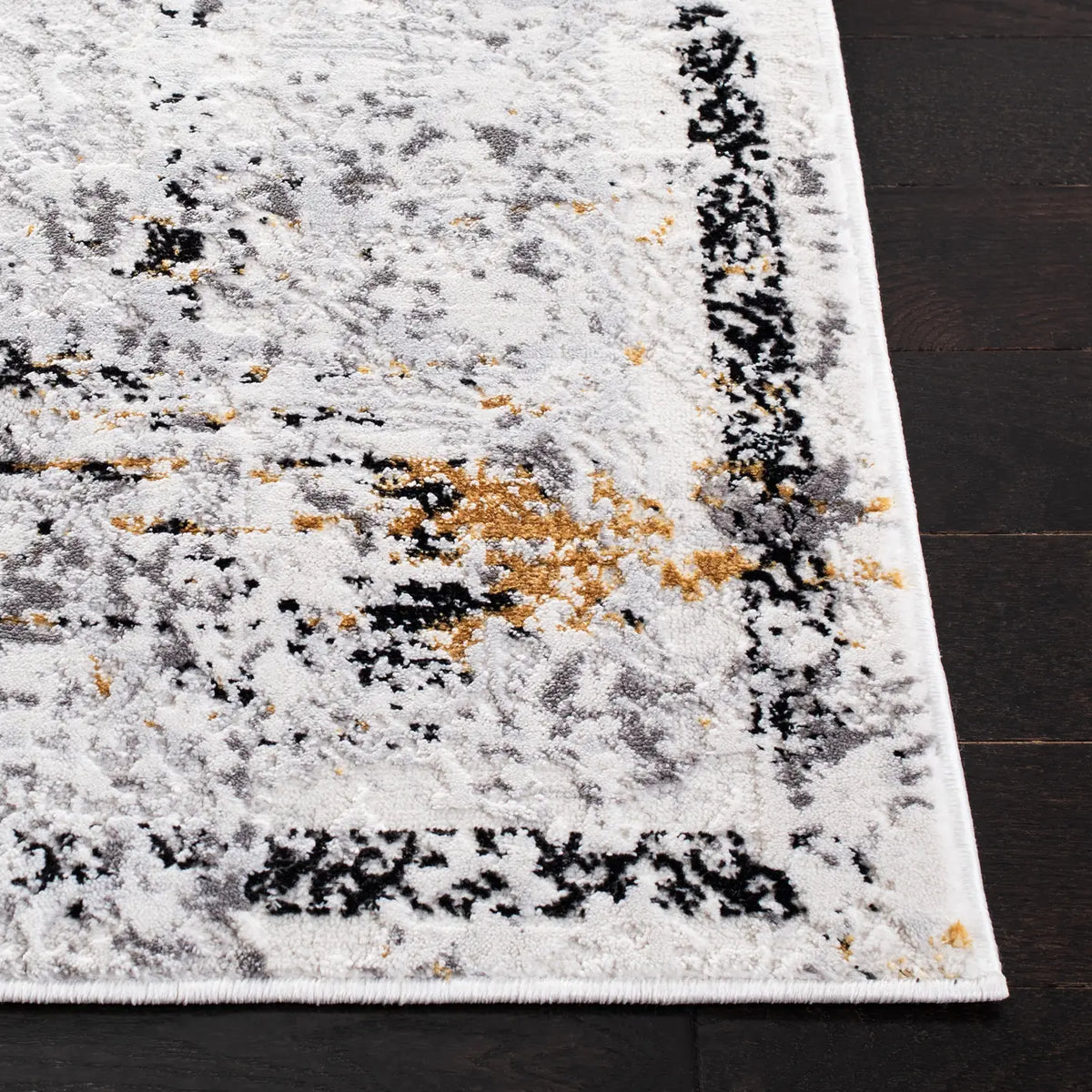 Safavieh Amelia 4'-5" x 6'-5" Rug in Grey / Gold