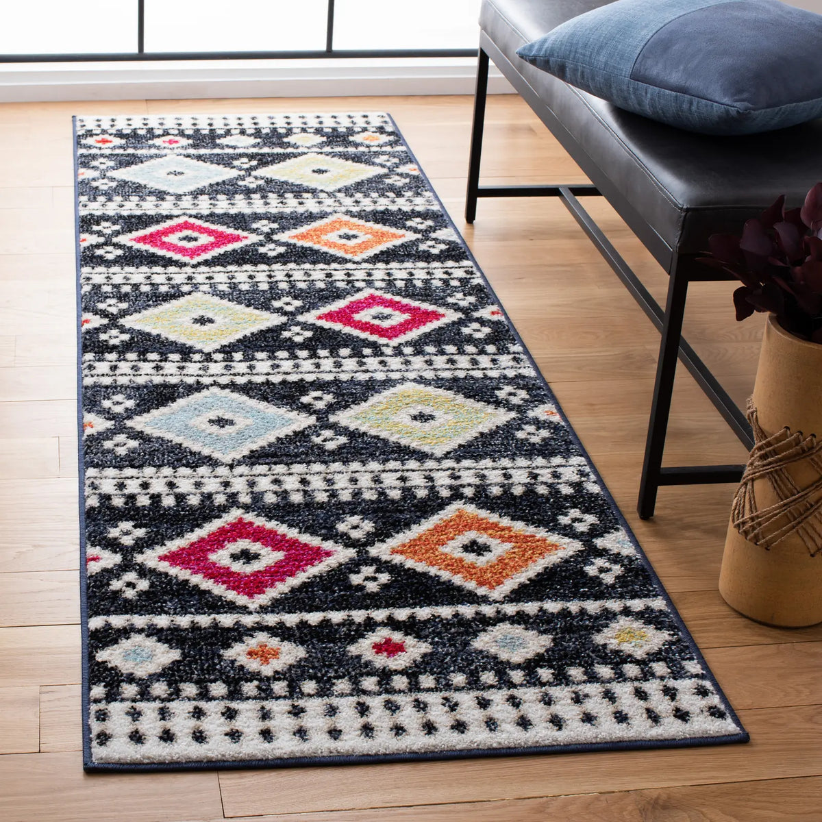 Safavieh Adirondack 2'-6" x 8'-0" Rug in Black / Ivory