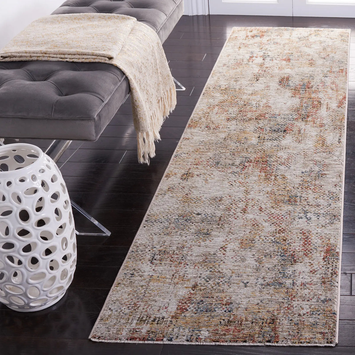 Safavieh Silverado 2'-0" x 8'-0" Rug in Ivory / Gold