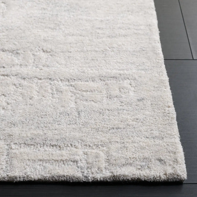 Safavieh Harvest 4'-0" x 6'-0" Rug in Silver / Ivory