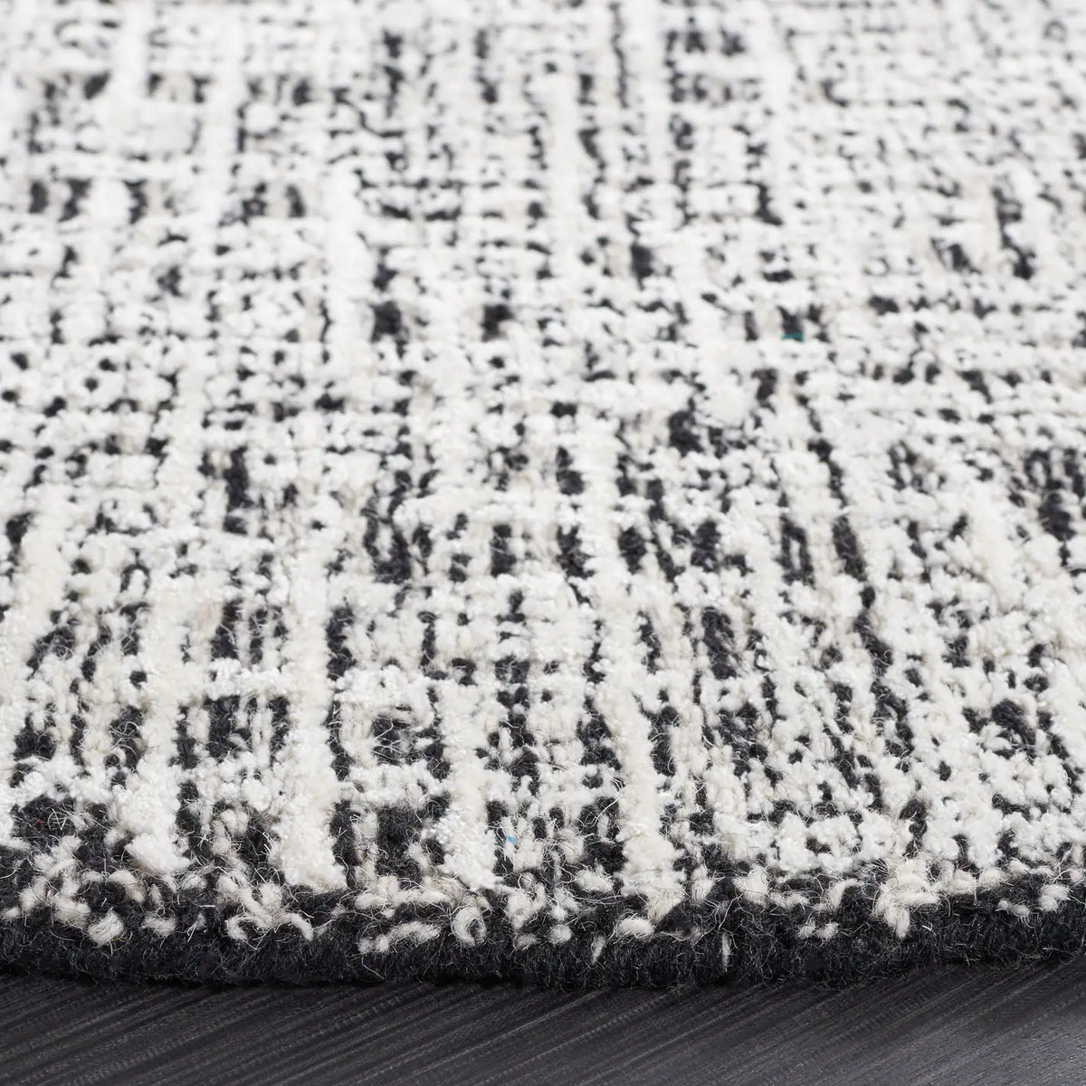 Safavieh Glamour 6'-0" x 6'-0" Rug in Black / Ivory