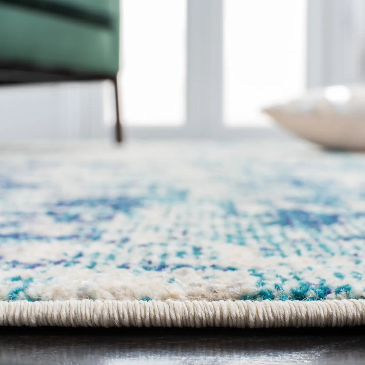 Safavieh Madison 4'-0" x 6'-0" Rug in Ivory / Turquoise