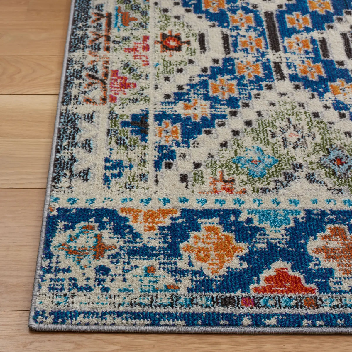 Safavieh Madison 4'-0" x 6'-0" Rug in Navy / Beige