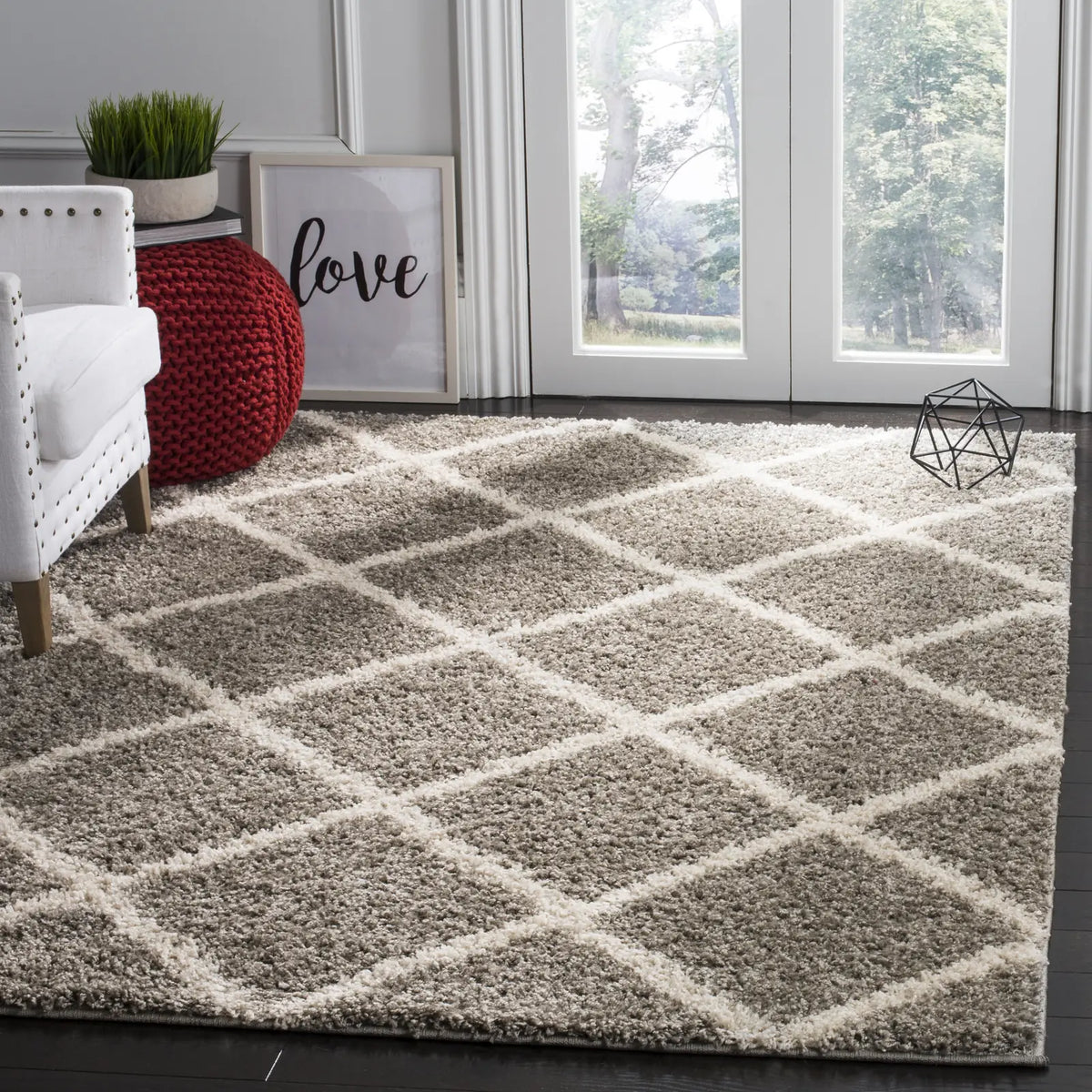 Safavieh New York Shag 5'-1" x 7'-6" Rug in Grey / Ivory