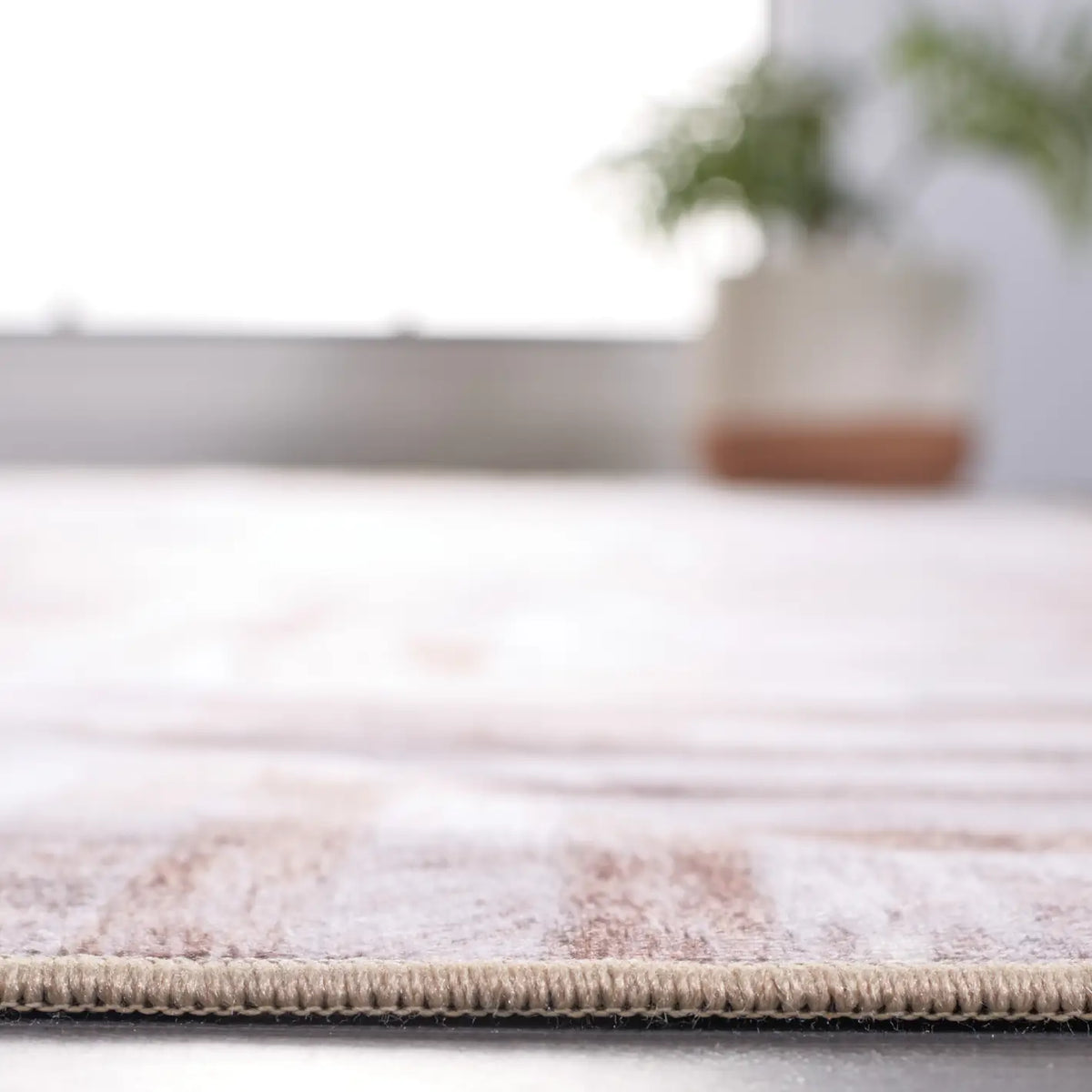 Safavieh Faux Hide 4'-0" x 6'-0" Rug in Beige / Brown