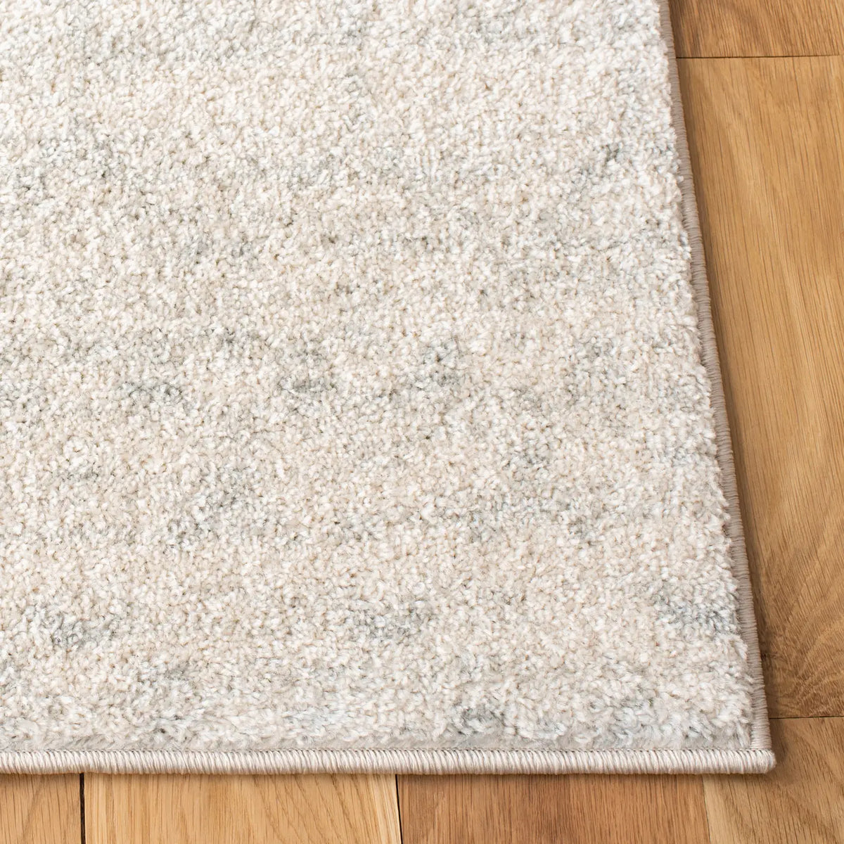 Safavieh Tulum 4'-0" x 6'-0" Rug in Ivory / Light Grey