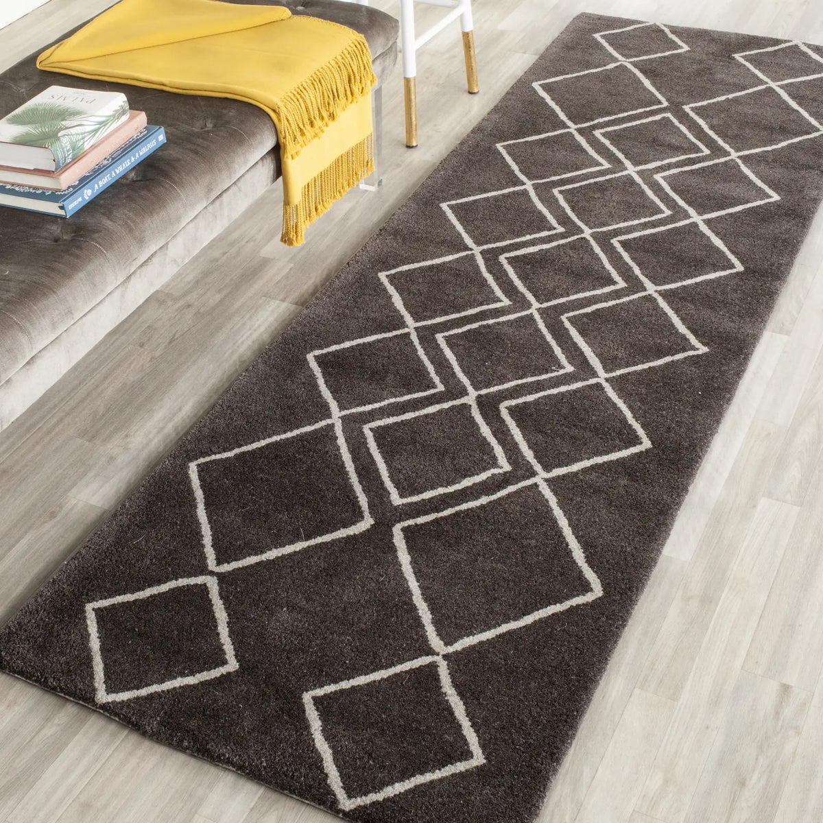 Safavieh Soho 2'-6" x 8'-0" Rug in Ivory / Dark Grey