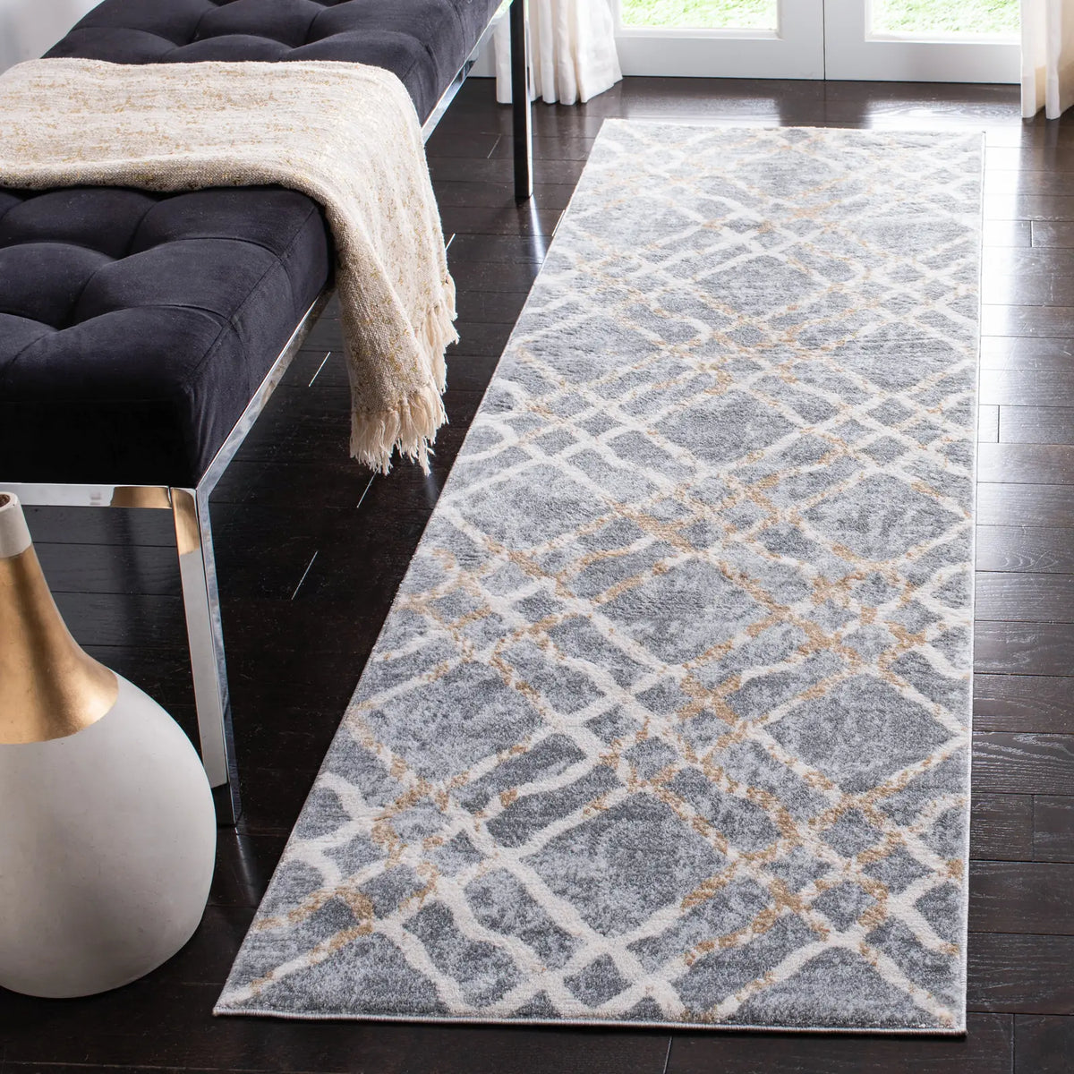 Safavieh Martha Stewart Isabella 2'-2" x 7'-0" Rug in Silver / Ivory