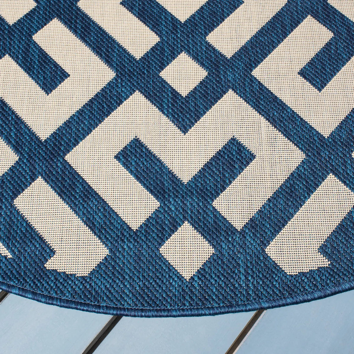 Safavieh Courtyard 5'-3" x 5'-3" Rug in Navy / Beige
