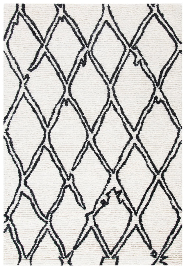 Safavieh Casablanca 4'-0" x 6'-0" Rug in Ivory / Black