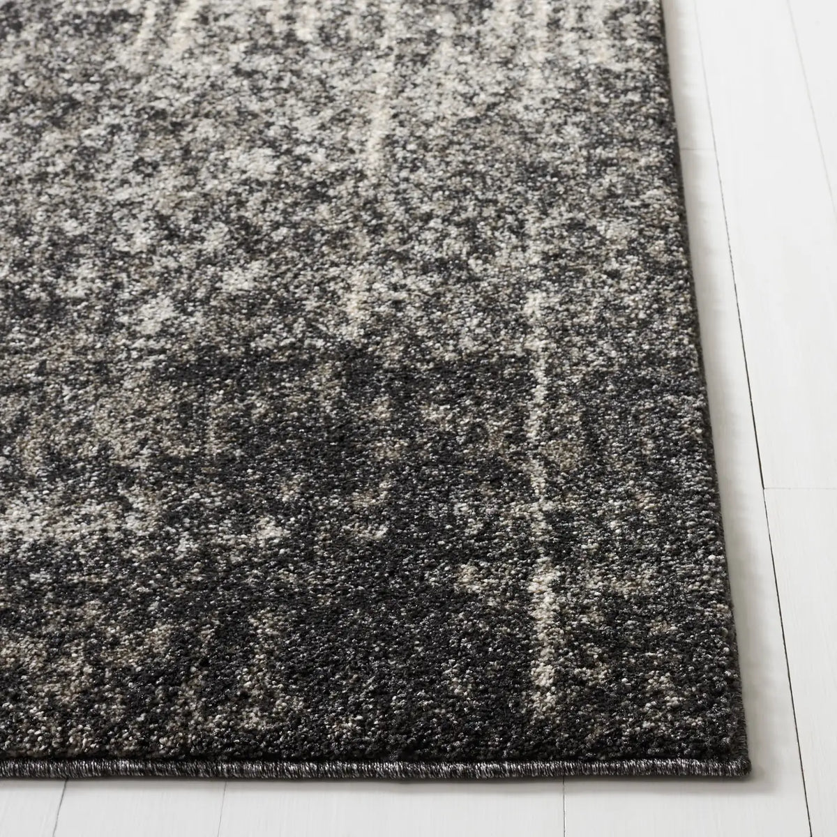 Safavieh Retro 4'-0" x 6'-0" Rug in Black / Light Grey