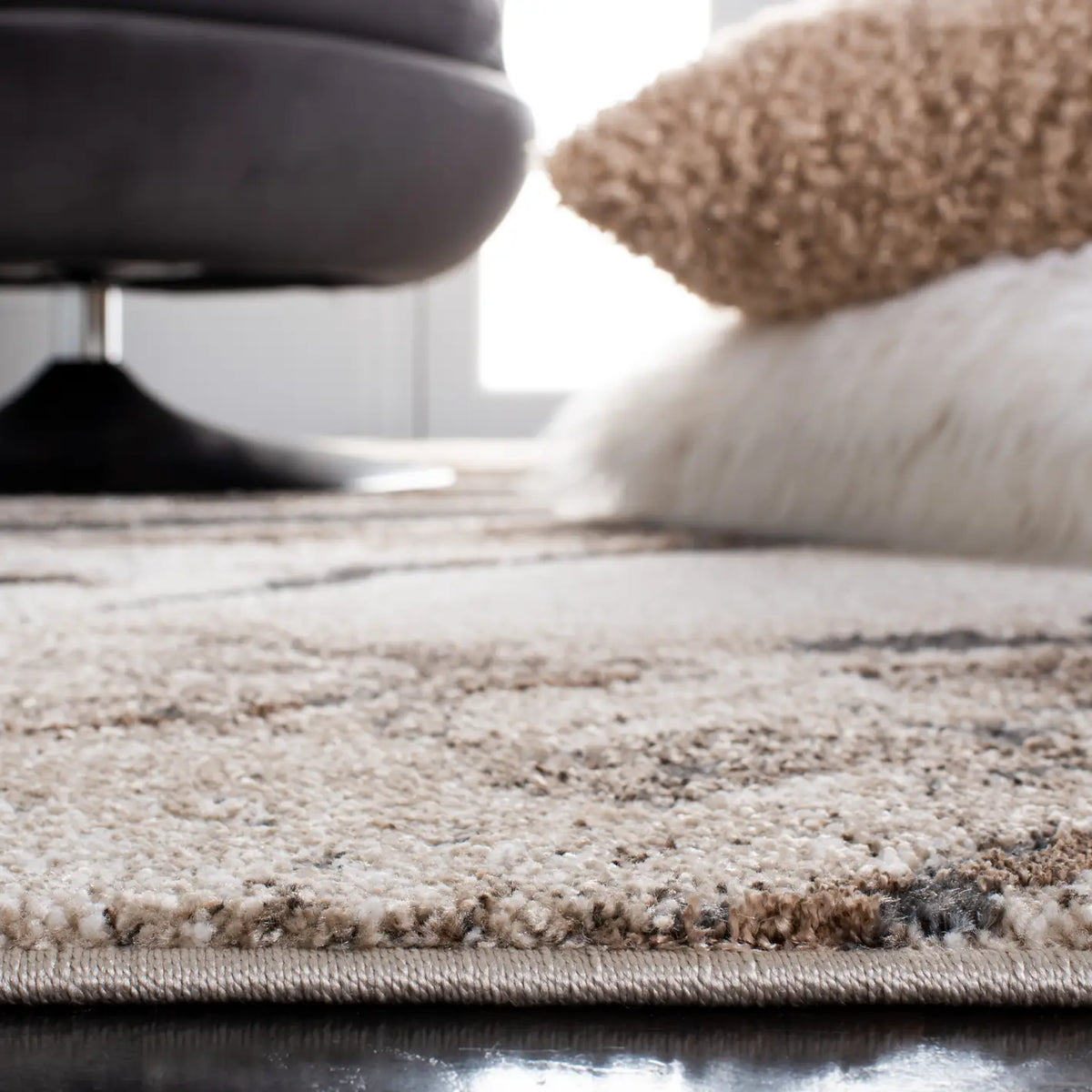 Safavieh Pacific 4'-5" x 6'-5" Rug in Dark Grey / Beige