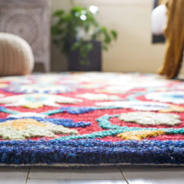 Safavieh Blossom 4'-0" x 6'-0" Rug in Red / Ivory