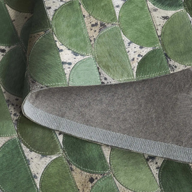 Safavieh Studio Leather 4'-0" x 6'-0" Rug in Green / Grey