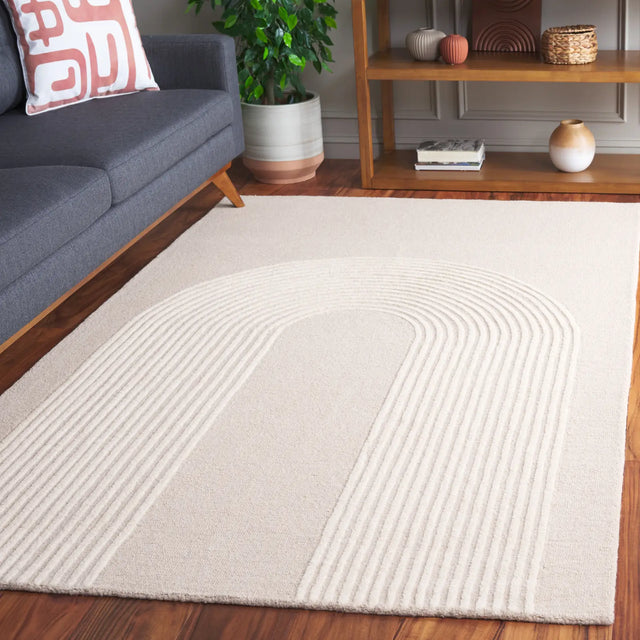 Safavieh Ebony 4'-0" x 6'-0" Rug in Beige / Ivory