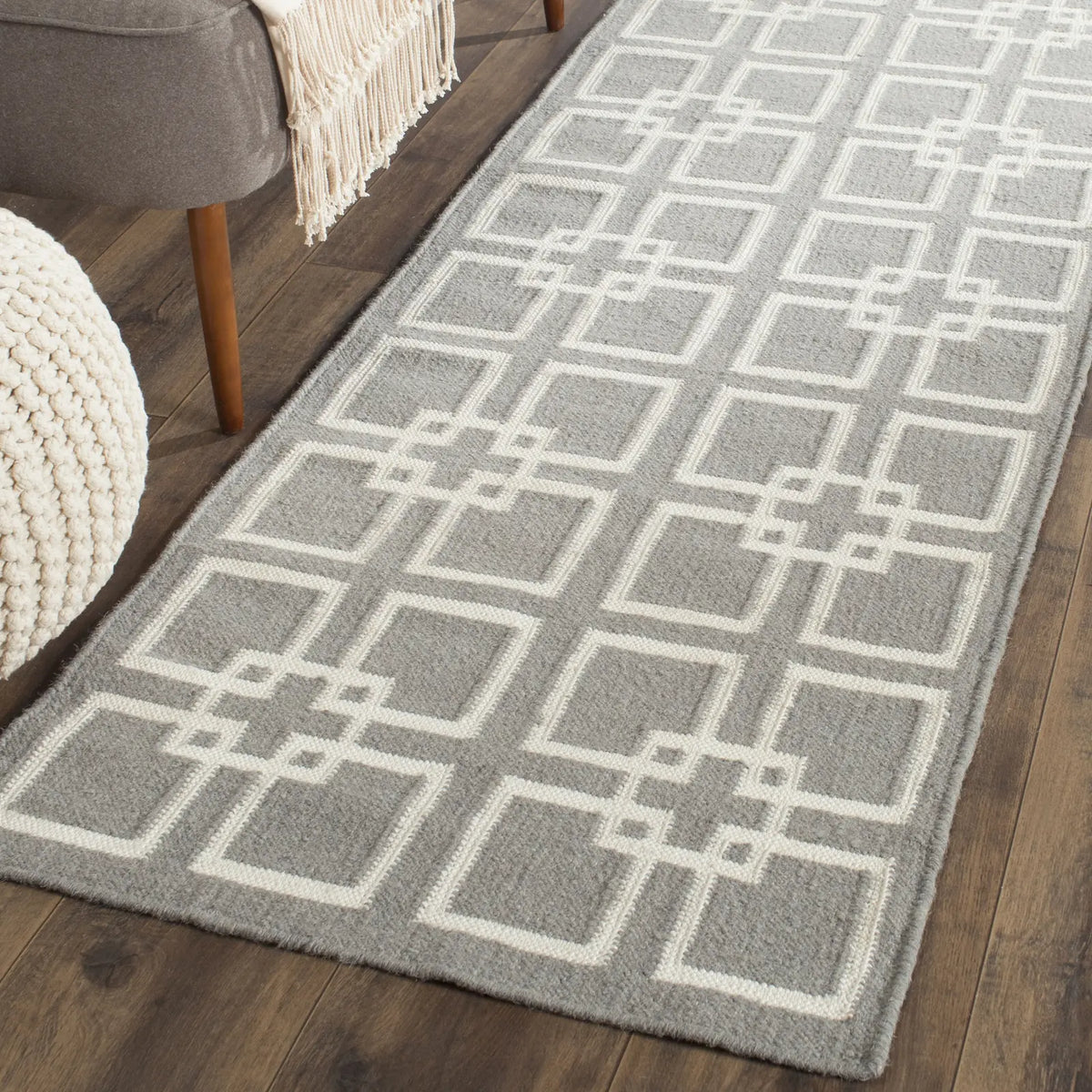 Safavieh Martha Stewart 2'-3" x 7'-0" Rug in Cement Gray
